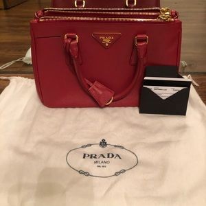 Prada Saffiano handbag in great condition!